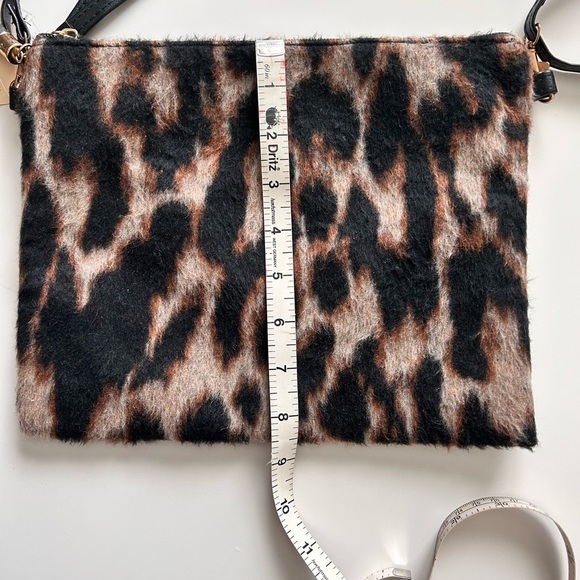 L.I.B New York Leopard Print Faux Fur Crossbody NWT - Picture 6 of 7